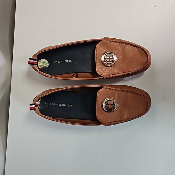 Tommy Hilfiger Sz 9.5 Brown Logo Flats - Picture 1 of 8